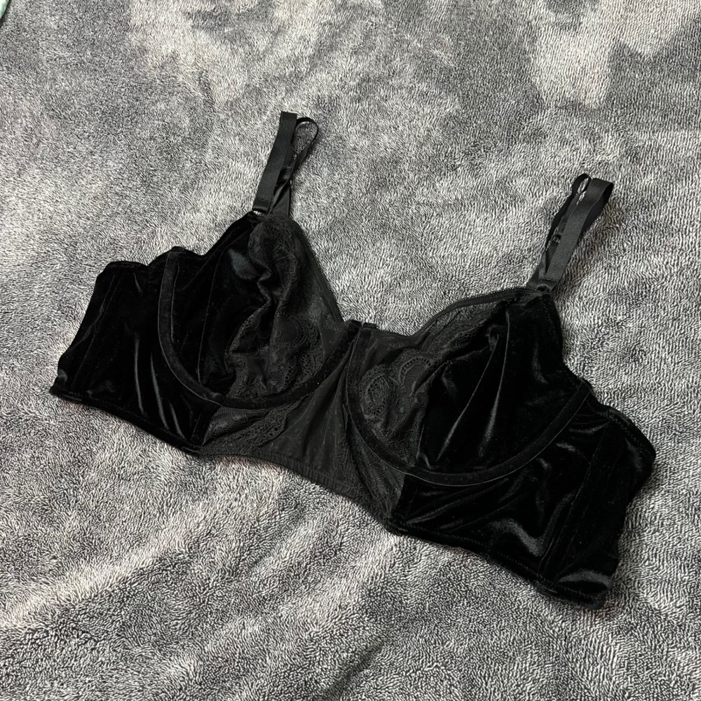 Torrid Curve Black Velvet Lace Longline Unlined Underwire Bra Size 2 Goth Vamp